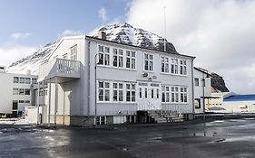 Einarshusid Guesthouse